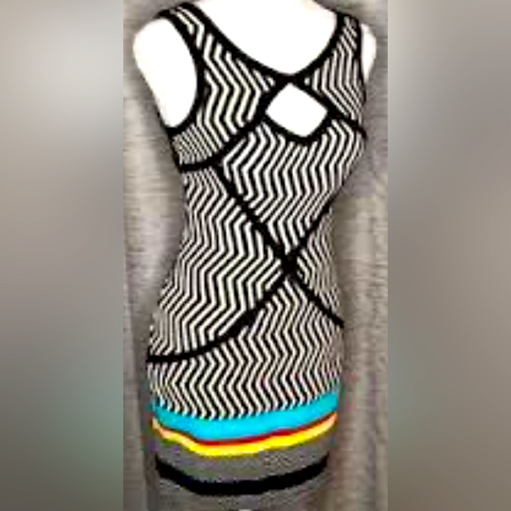 Ruby Rox sleeveless dress size 5 black and white. Very stylish